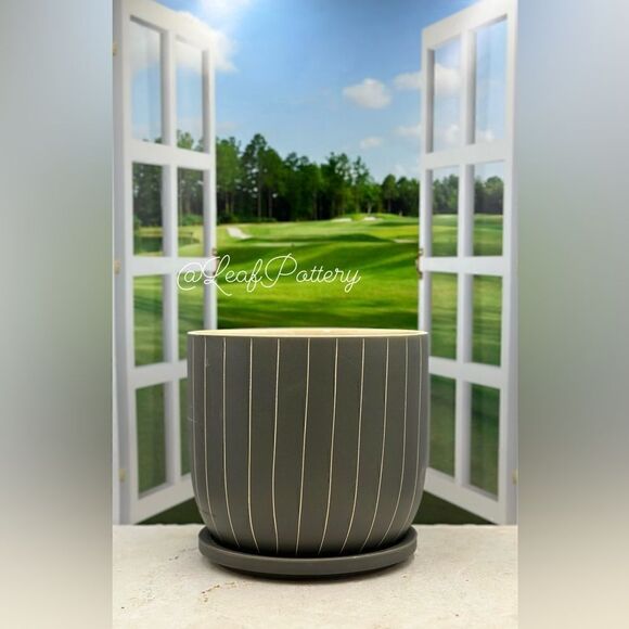 Paquito Forest Green/Beige Ceramic Planter Pot with Saucer Attached - Picture 9 of 9